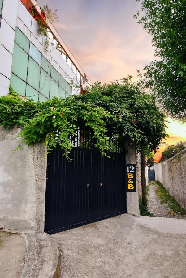 12 B&B Shkodër Eksteriør bilde